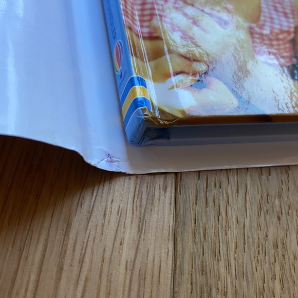 Usborne | books | First Encyclopedia of the Human Body - Picture 7 of 9